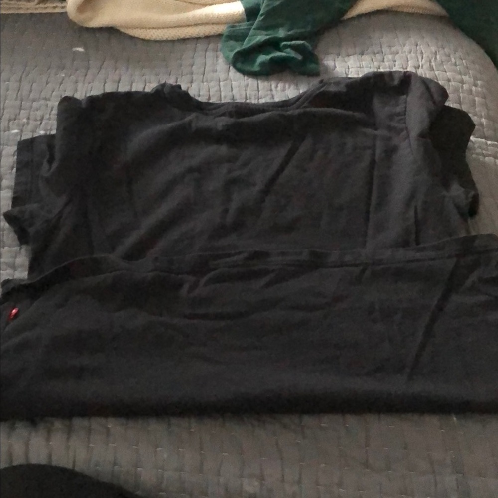 LEVI’s tee. - Picture 3 of 3